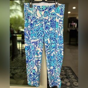 Excellent condition Lilly Pulitzer Luxletic UPF 50 21" Crop TURQUOISE OASIS